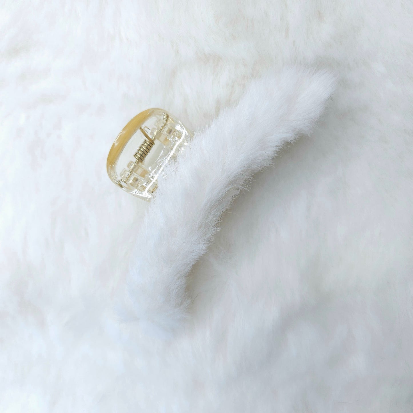 Fluffy Fur T Hair Claw