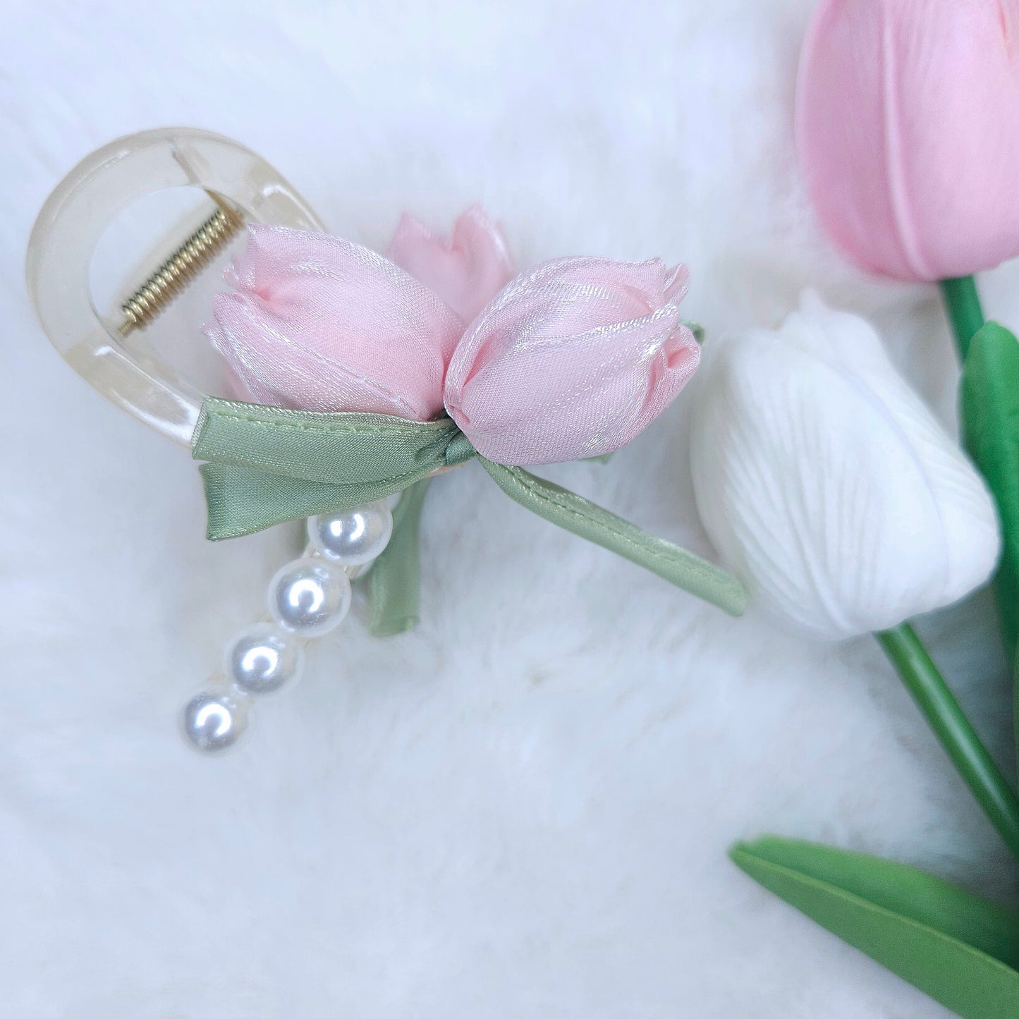 Enchanted Tulip Pearls Hair Claw