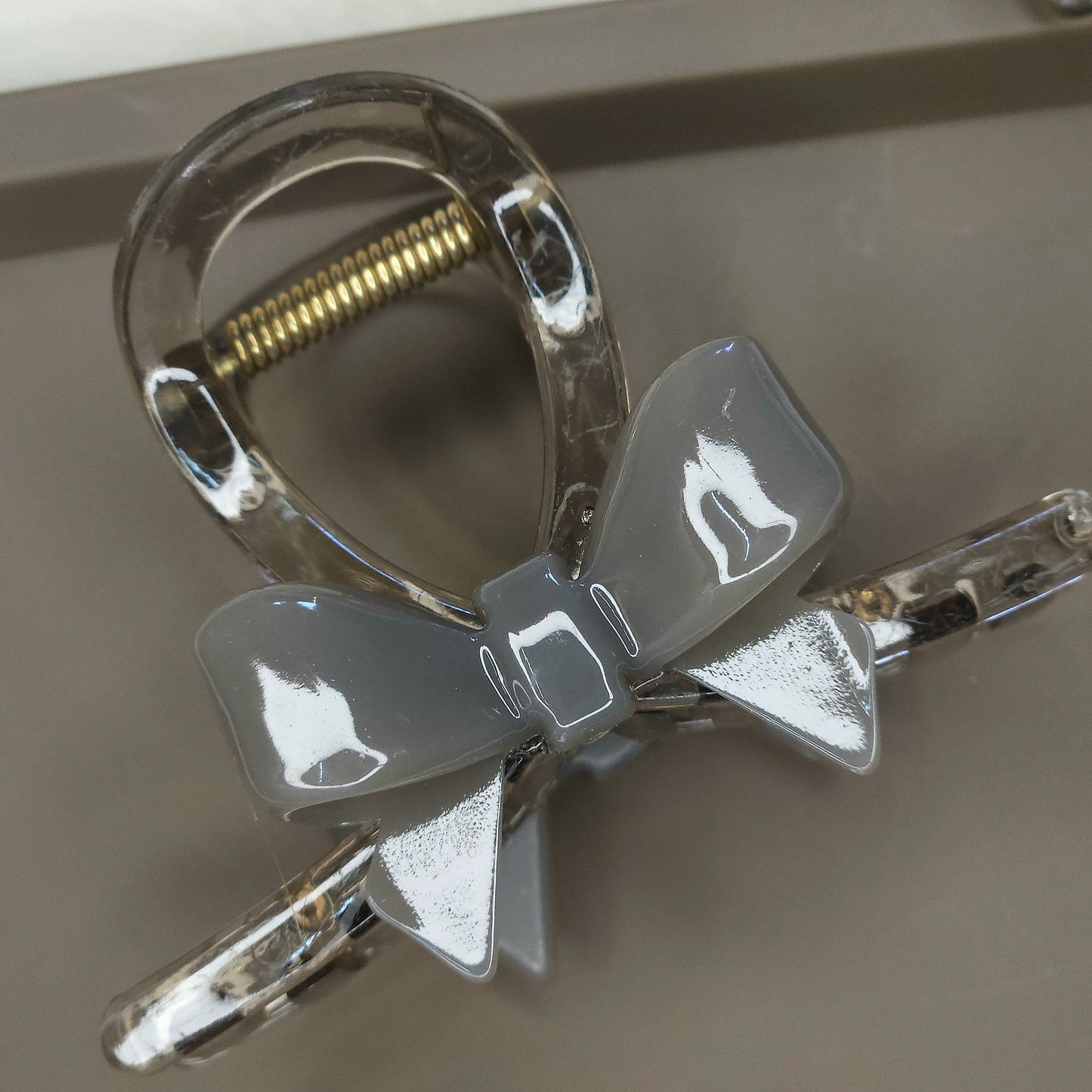 Bow Charm Loop Hair Claw