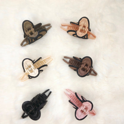 Matte Contour Heart Hair Claw