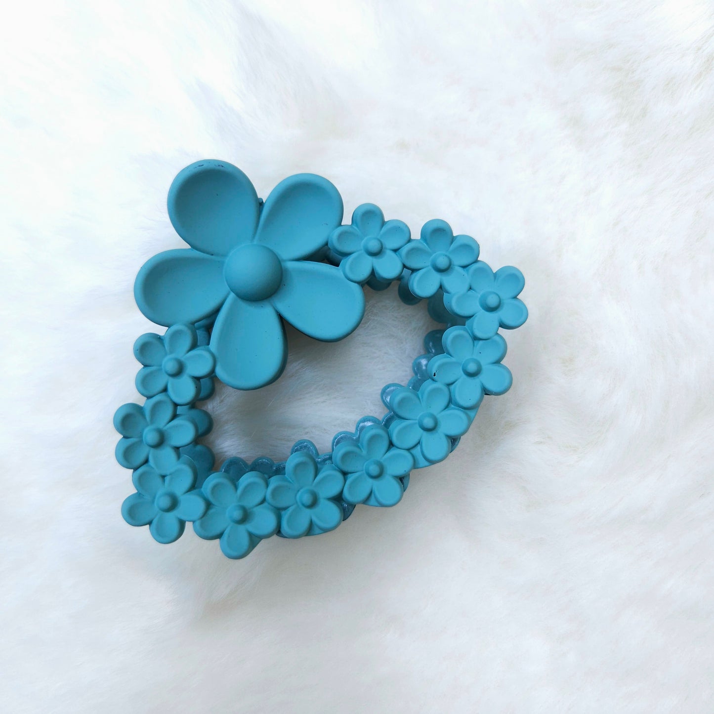 Matte Floral loop Daisy Hair Claw