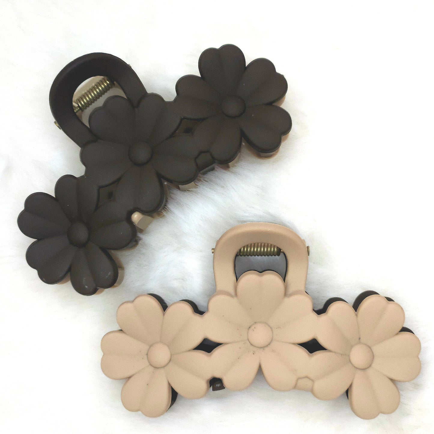 Dual Tone Daisy Matte Hair Claw